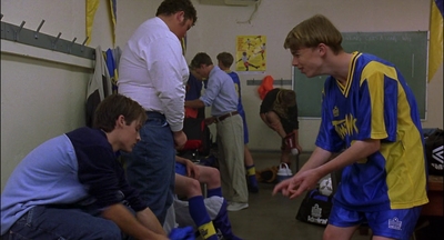 2000_-_Air_Bud_3_World_Pup_mp42530.jpg