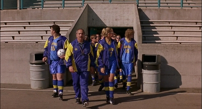 2000_-_Air_Bud_3_World_Pup_mp42928.jpg