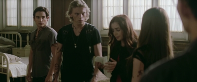 2013_-_The_Mortal_Instruments_City_of_Bones_mkv1975.jpg