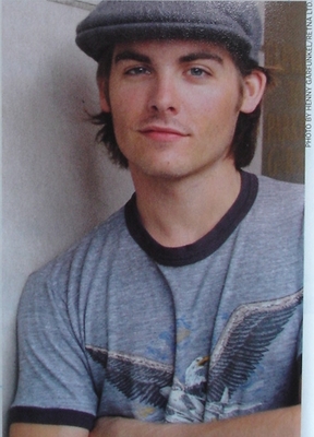 hollywoodlife_28229.jpg